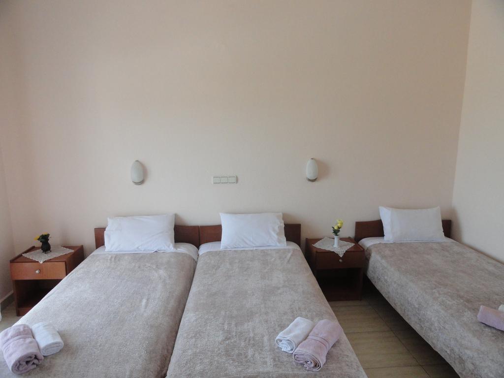 Pension Delfini Asprovalta Kamer foto